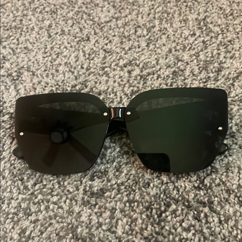 Stylish Black Sunglasses (Gucci look alike/knock off)